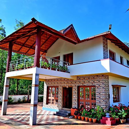 סאקלשפור Hulihara Homestay - Full Villa, Coffee Estate & Balcony View מראה חיצוני תמונה