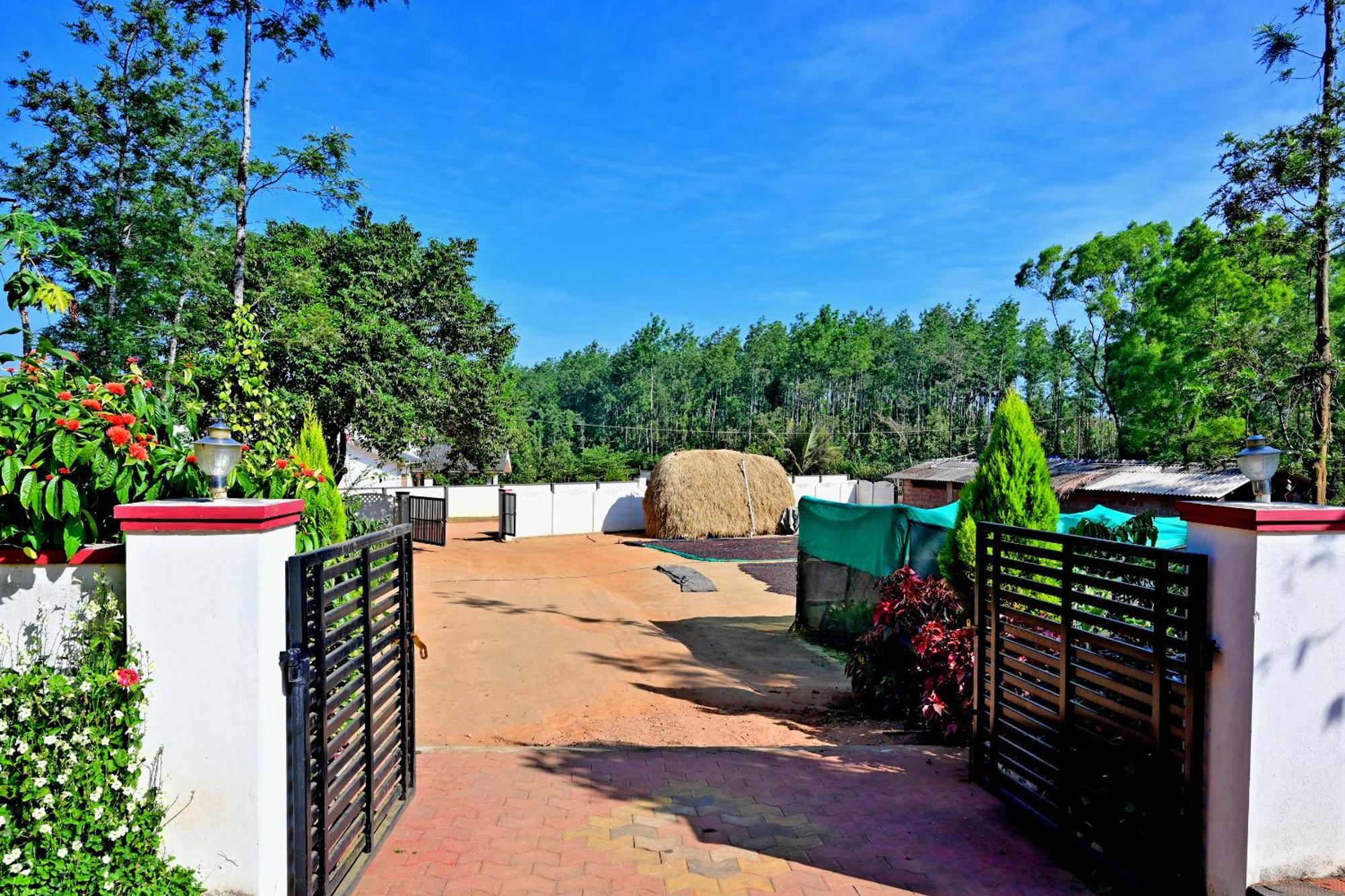 סאקלשפור Hulihara Homestay - Full Villa, Coffee Estate & Balcony View מראה חיצוני תמונה