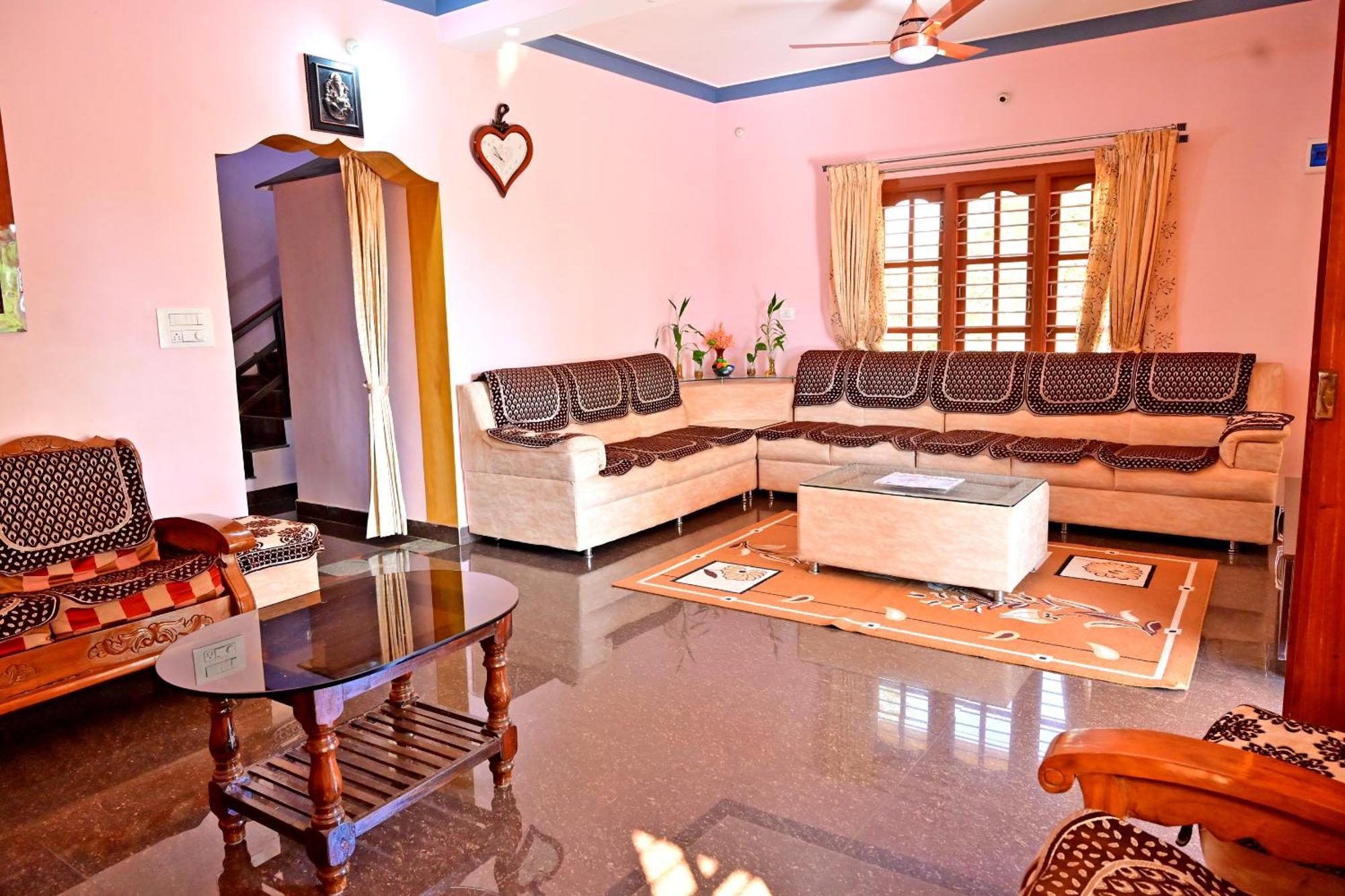 סאקלשפור Hulihara Homestay - Full Villa, Coffee Estate & Balcony View מראה חיצוני תמונה